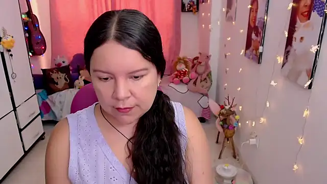 Snapshot of claryssa_ chatting on 05.17.26 claryssa online show from 05.17.26