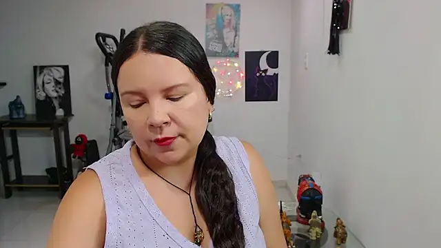 Snapshot of claryssa_ chatting on 05.28.26 claryssa online show from 05.28.26