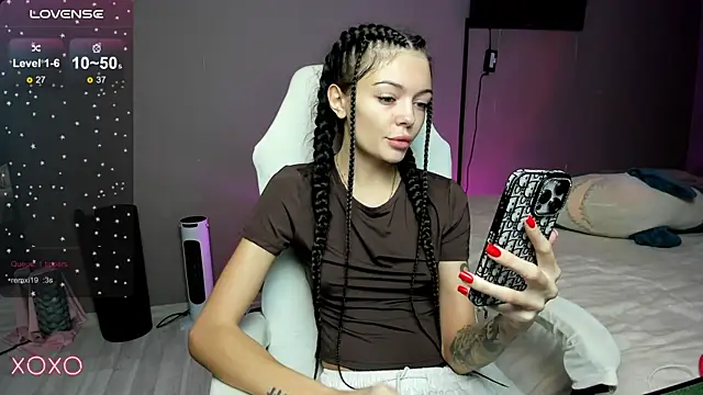 Snapshot of Mariella_Adamss chatting on 10.31.25 Mariella Adamss online show from 10.31.25