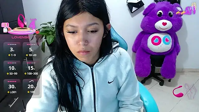 Snapshot of emily_rosse04 chatting on 04.18.26 emily rosse04 online show from 04.18.26