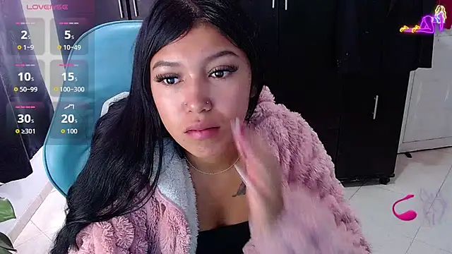 Snapshot of emily_rosse04 chatting on 05.30.26 emily rosse04 online show from 05.30.26