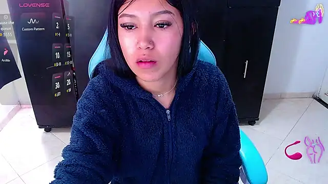 Snapshot of emily_rosse04 chatting on 06.21.26 emily rosse04 online show from 06.21.26