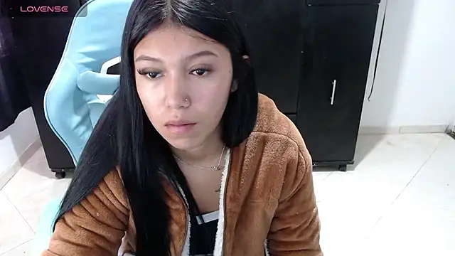 Snapshot of emily_rosse04 chatting on 06.23.26 emily rosse04 online show from 06.23.26