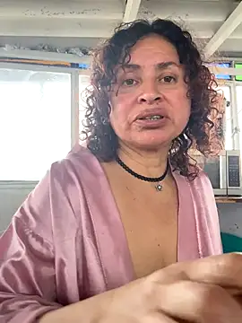 Snapshot of SheraHadee chatting on 09.27.25 SheraHadee online show from 09.27.25