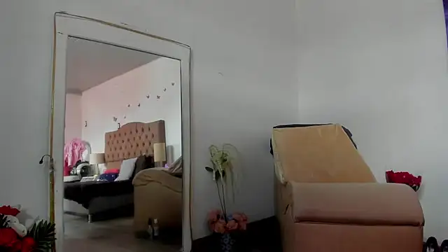 Snapshot of SheraHadee chatting on 10.06.25 SheraHadee online show from 10.06.25