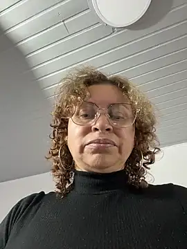 Snapshot of SheraHadee chatting on 10.23.25 SheraHadee online show from 10.23.25