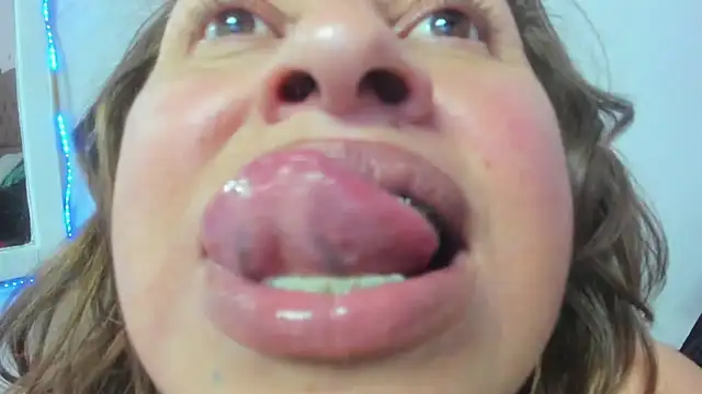 Snapshot of SheraHadee chatting on 10.26.25 SheraHadee online show from 10.26.25