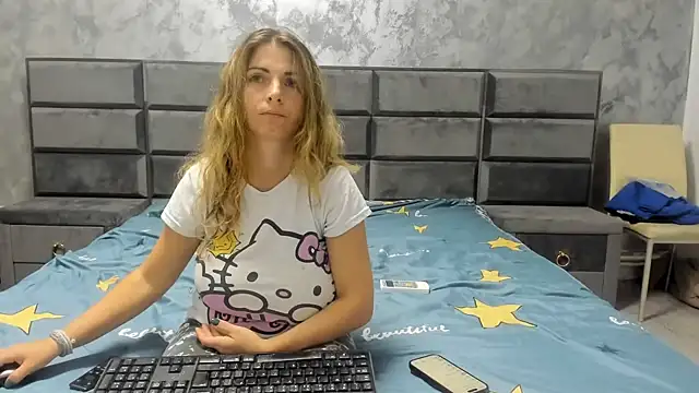 Snapshot of Hottalicia2 chatting on 10.20.25 Hottalicia2 online show from 10.20.25