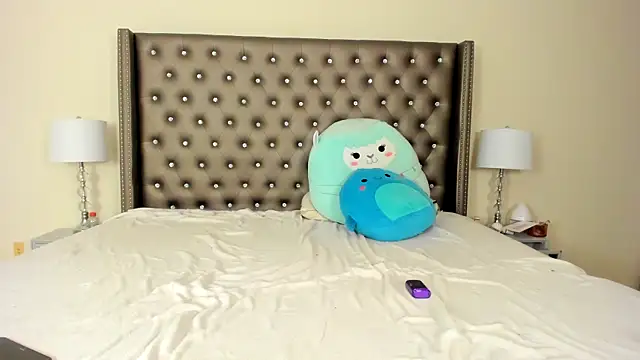 NadiaLyla online show from 02.02.26