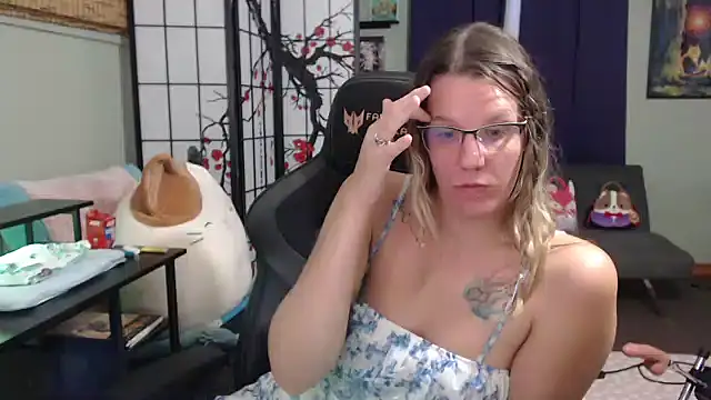 Sarahtineke online show from 10.19.25