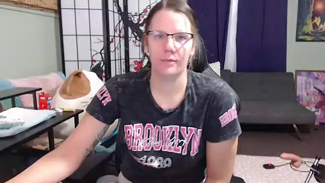 Sarahtineke online show from 10.25.25