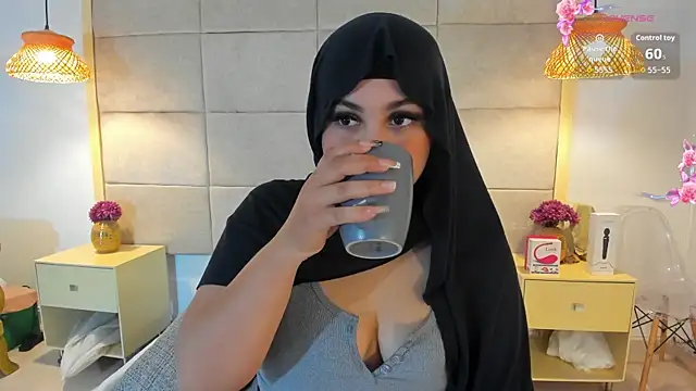 Snapshot of _anjum_ chatting on 10.27.25 anjum online show from 10.27.25