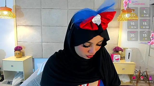 Snapshot of _anjum_ chatting on 10.31.25 anjum online show from 10.31.25