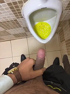 Snapshot of hitlar1026 chatting on 11.04.25 hitlar1026 online show from 11.04.25