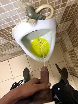 Snapshot of hitlar1026 chatting on 11.14.25 hitlar1026 online show from 11.14.25