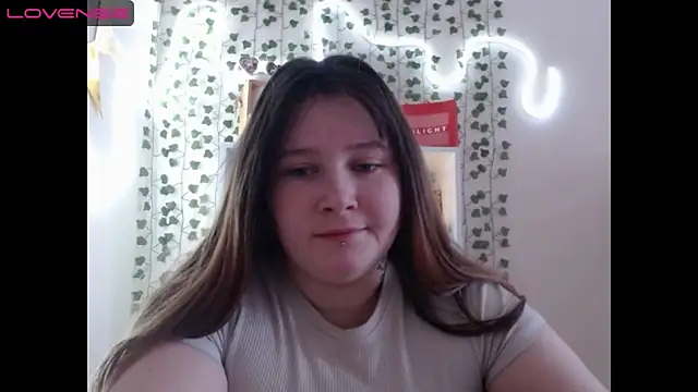 Snapshot of Light_Luna chatting on 01.12.25 Light Luna online show from 01.12.25