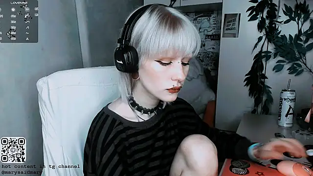 Snapshot of say_mary chatting on 10.26.25 say mary online show from 10.26.25