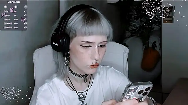 Snapshot of say_mary chatting on 11.04.25 say mary online show from 11.04.25