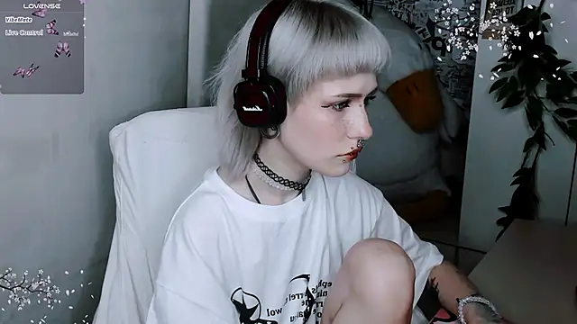 Snapshot of say_mary chatting on 11.05.25 say mary online show from 11.05.25