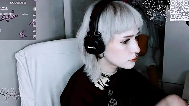 Snapshot of say_mary chatting on 11.10.25 say mary online show from 11.10.25