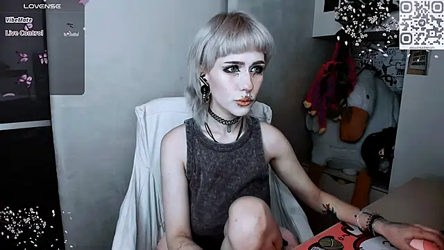 Snapshot of say_mary chatting on 11.11.25 say mary online show from 11.11.25