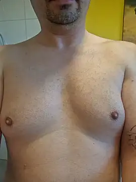 Snapshot of Picknick84 chatting on 11.18.25 Picknick84 online show from 11.18.25