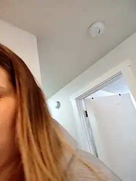 BeckiTooSweet online show from 03.13.25