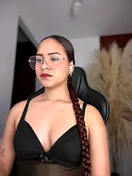 Snapshot of gretta_kler1 chatting on 11.10.25 gretta kler1 online show from 11.10.25