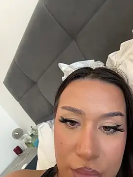 deliaroyal online show from 10.18.25