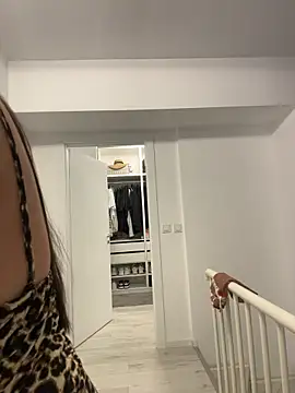 deliaroyal online show from 11.20.25