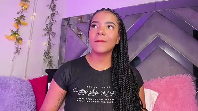 Iris hott1 online show from 12.26.24