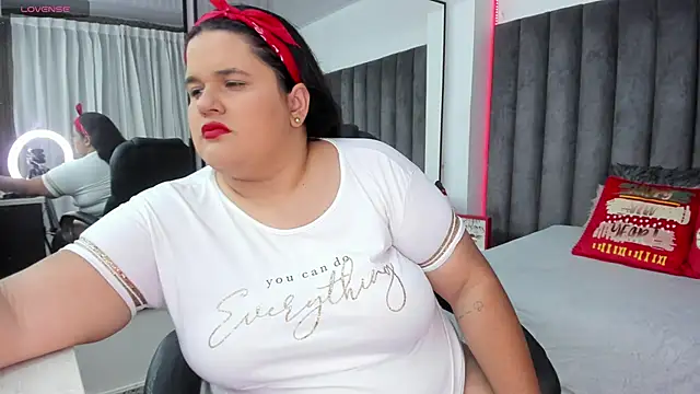 natalia curvy1 online show from 12.17.24