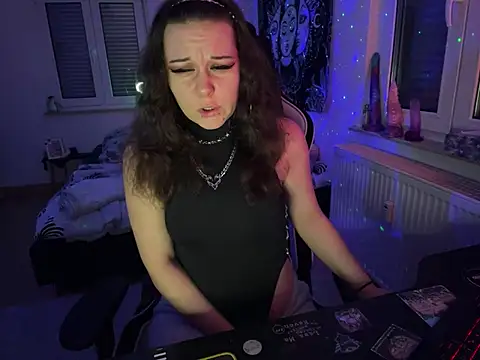 Snapshot of kinkygirl420x chatting on 01.08.25 kinkygirl420x online show from 01.08.25