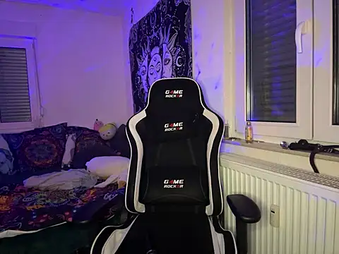 Snapshot of kinkygirl420x chatting on 02.11.25 kinkygirl420x online show from 02.11.25