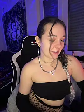 Snapshot of kinkygirl420x chatting on 02.11.25 kinkygirl420x online show from 02.11.25