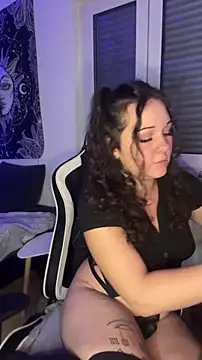 Snapshot of kinkygirl420x chatting on 10.15.25 kinkygirl420x online show from 10.15.25