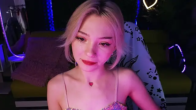 Snapshot of SandraBoyl chatting on 01.15.25 SandraBoyl online show from 01.15.25