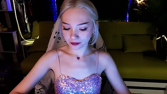 Snapshot of SandraBoyl chatting on 01.19.25 SandraBoyl online show from 01.19.25