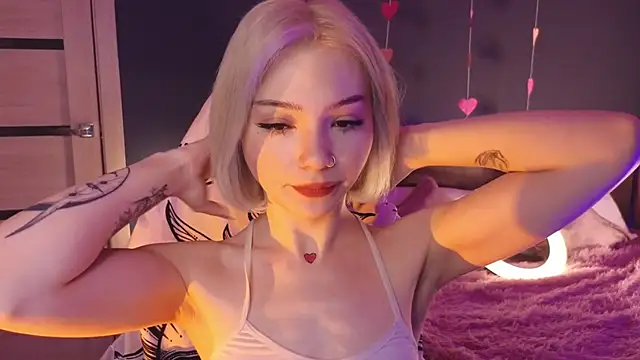 Snapshot of SandraBoyl chatting on 02.21.25 SandraBoyl online show from 02.21.25