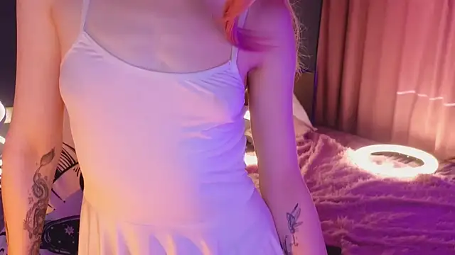 Snapshot of SandraBoyl chatting on 02.21.25 SandraBoyl online show from 02.21.25