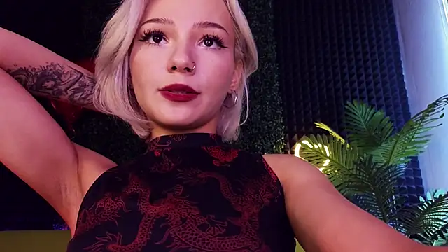 Snapshot of SandraBoyl chatting on 02.23.25 SandraBoyl online show from 02.23.25