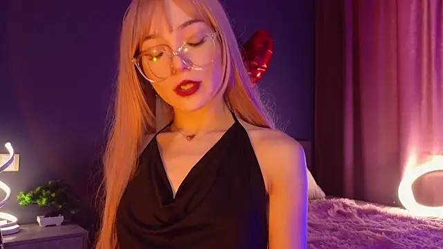 Snapshot of SandraBoyl chatting on 03.03.25 SandraBoyl online show from 03.03.25