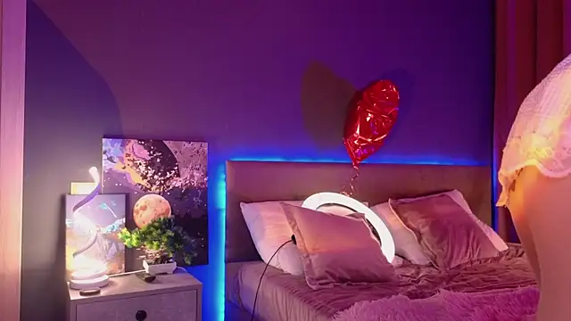 Snapshot of SandraBoyl chatting on 03.18.25 SandraBoyl online show from 03.18.25