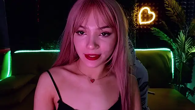 Snapshot of SandraBoyl chatting on 03.20.25 SandraBoyl online show from 03.20.25