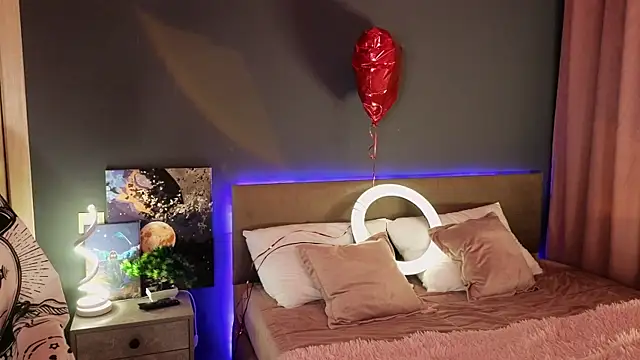 Snapshot of SandraBoyl chatting on 03.22.25 SandraBoyl online show from 03.22.25