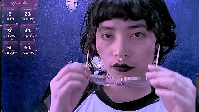 Snapshot of NinaYellow chatting on 04.23.26 NinaYellow online show from 04.23.26