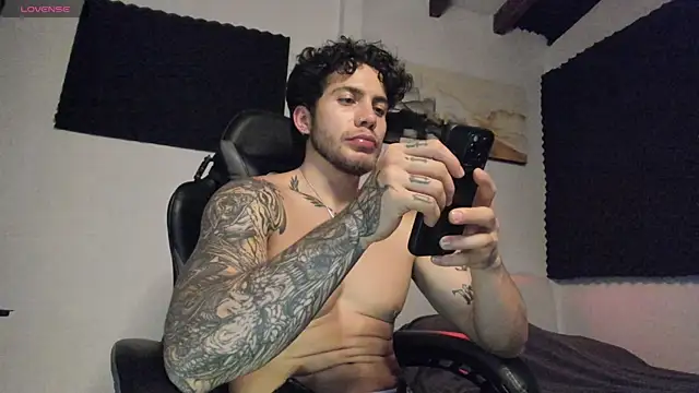 Snapshot of LucianSinclair chatting on 04.23.26 LucianSinclair online show from 04.23.26