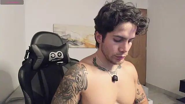 Snapshot of LucianSinclair chatting on 05.21.26 LucianSinclair online show from 05.21.26