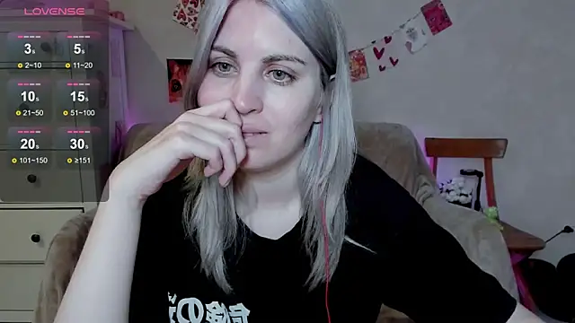 Snapshot of pawpaws chatting on 06.18.26 pawpaws online show from 06.18.26