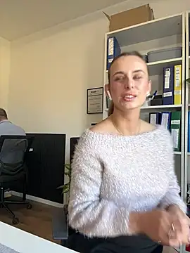 Hii Lolla online show from 04.02.26